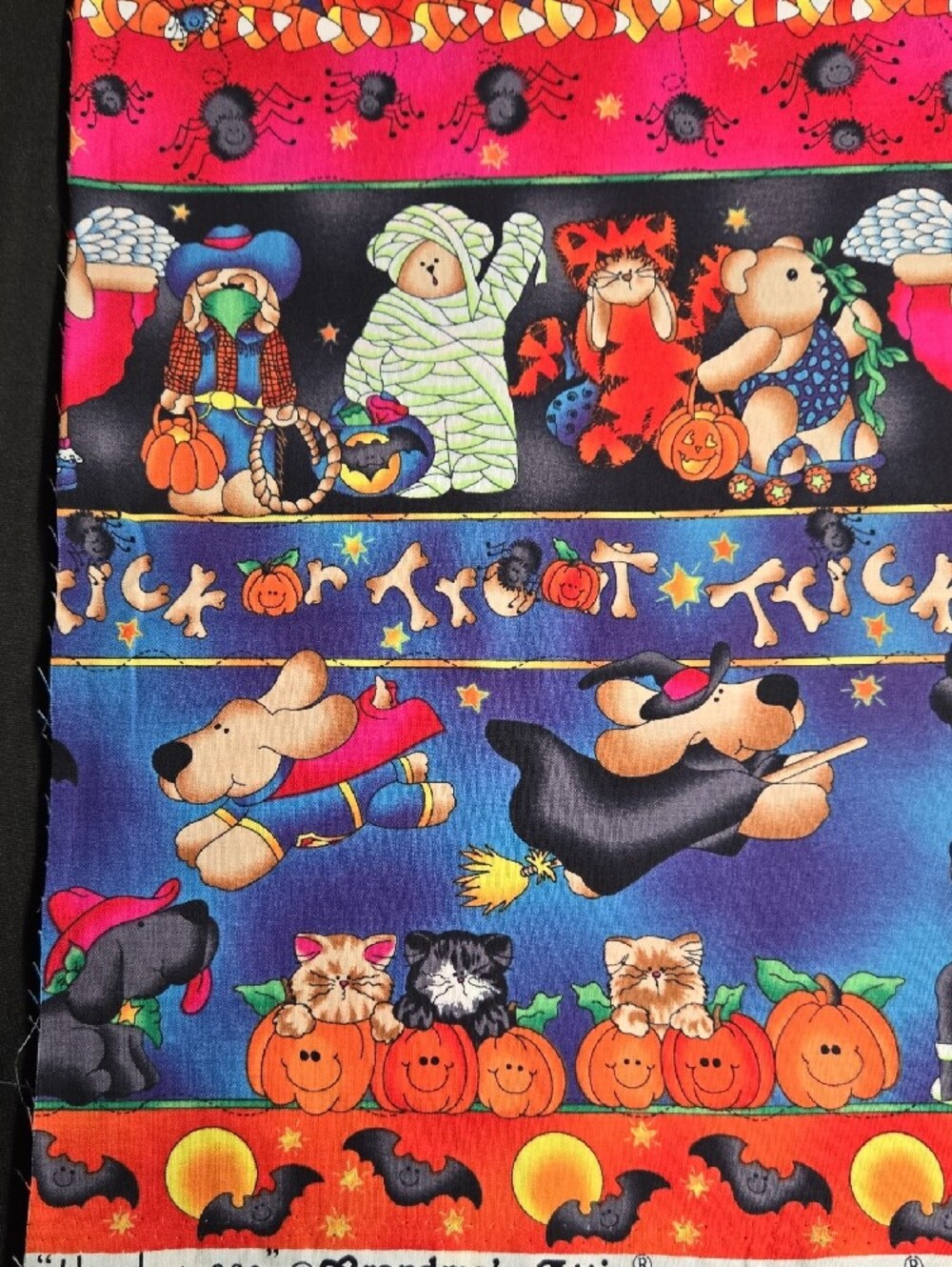 🎃🎃🎃Howl-oween Grandma's Attic 1990 Halloween Fabric, 1 Yard - Picture 4 of 5